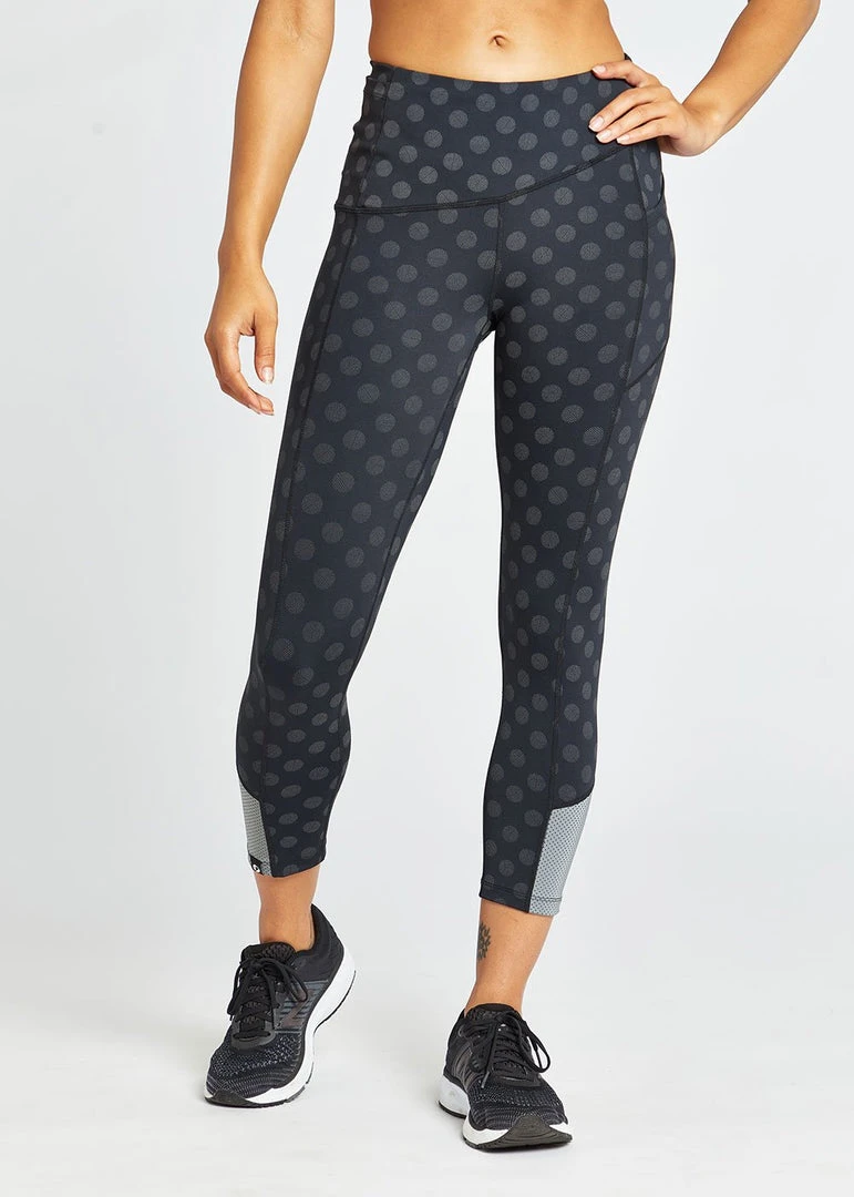 Oiselle Firecracker Reflective 3/4 Tights | Black/Daring Dots 4 Oiselle Firecracker Reflective 3/4 Tights | Black/Daring Dots