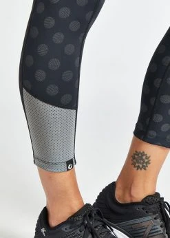 Oiselle Firecracker Reflective 3/4 Tights | Black/Daring Dots 15 Oiselle Firecracker Reflective 3/4 Tights | Black/Daring Dots
