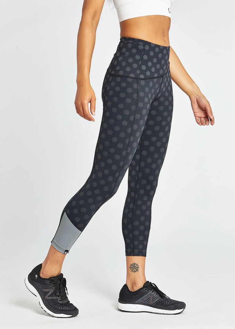 Oiselle Firecracker Reflective 3/4 Tights | Black/Daring Dots 5 Oiselle Firecracker Reflective 3/4 Tights | Black/Daring Dots