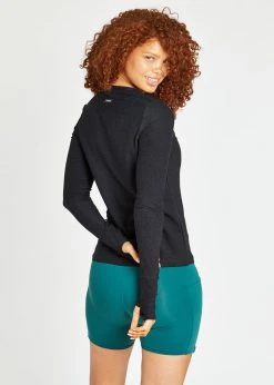 Oiselle Lux Layer Long Sleeve | Black/Black Tops