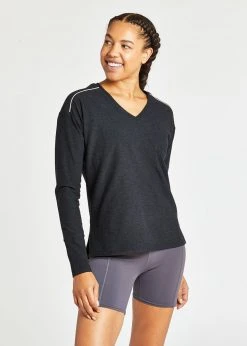 Oiselle Lux V-Neck Long Sleeve | Black/Black Tops
