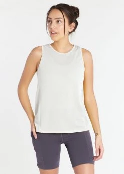 Oiselle Flyout Trail Tank | White/Silver Tops