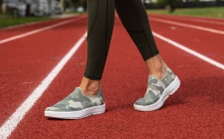 Oofos Women's OOmg EeZee | Green Camo