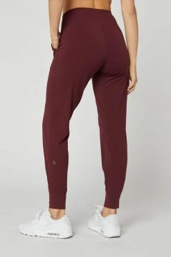 MPG Women's Avenue Jogger | Deep Wine