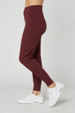 MPG Women's Avenue Jogger | Deep Wine