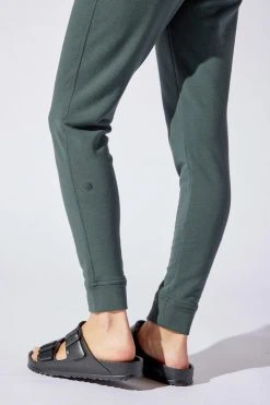 MPG Women's Wynn Pant | Bay Leaf Bottoms 10 MPG Women's Wynn Pant | Bay Leaf Bottoms