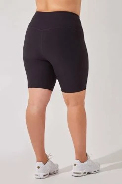 MPG Women's Brisk Short | Black Bottoms