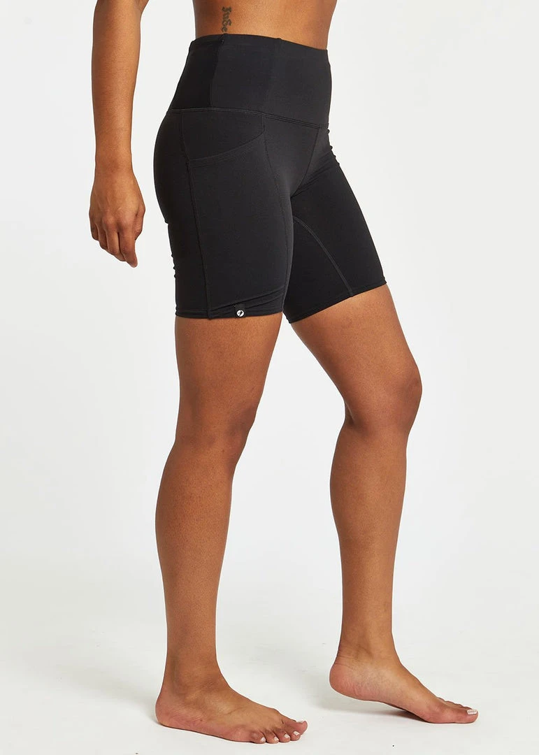 Oiselle Bottoms Mid Length Pocket Shorts | Black 4 Oiselle Bottoms Mid Length Pocket Shorts | Black