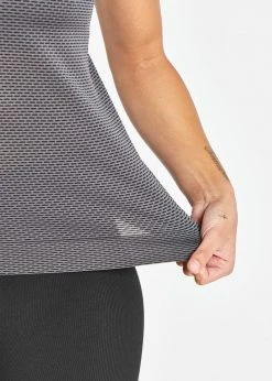 Oiselle Tops Women's Flow Tank | Black/Obsidian