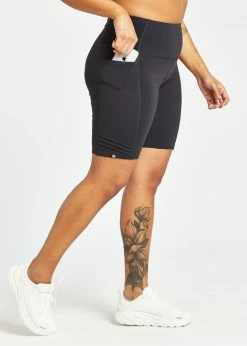 Oiselle Women's Long Pocket Jogger Shorts | Black Bottoms