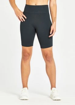 Oiselle Women's Longer Ribbed Shorts | Black