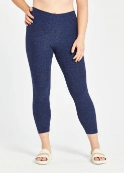 Oiselle Women's Lux 3/4 Tights | Grounded/Ink Blue Bottoms 25 Oiselle Women's Lux 3/4 Tights | Grounded/Ink Blue Bottoms