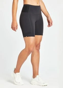 Oiselle Women's Mid Pocket Jogger Shorts | Black Bottoms