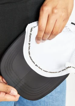 Oiselle Runner Trucker Hat | Badlands