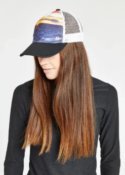 Oiselle Runner Trucker Hat | Badlands