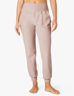 Beyond Yoga Midi Jogger | Chai