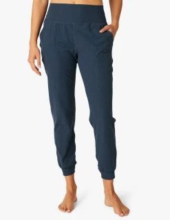 Beyond Yoga Midi Jogger | Navy Bottoms