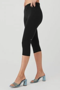 Alo Women's Airbrush V-Cut Capri | Black Bottoms